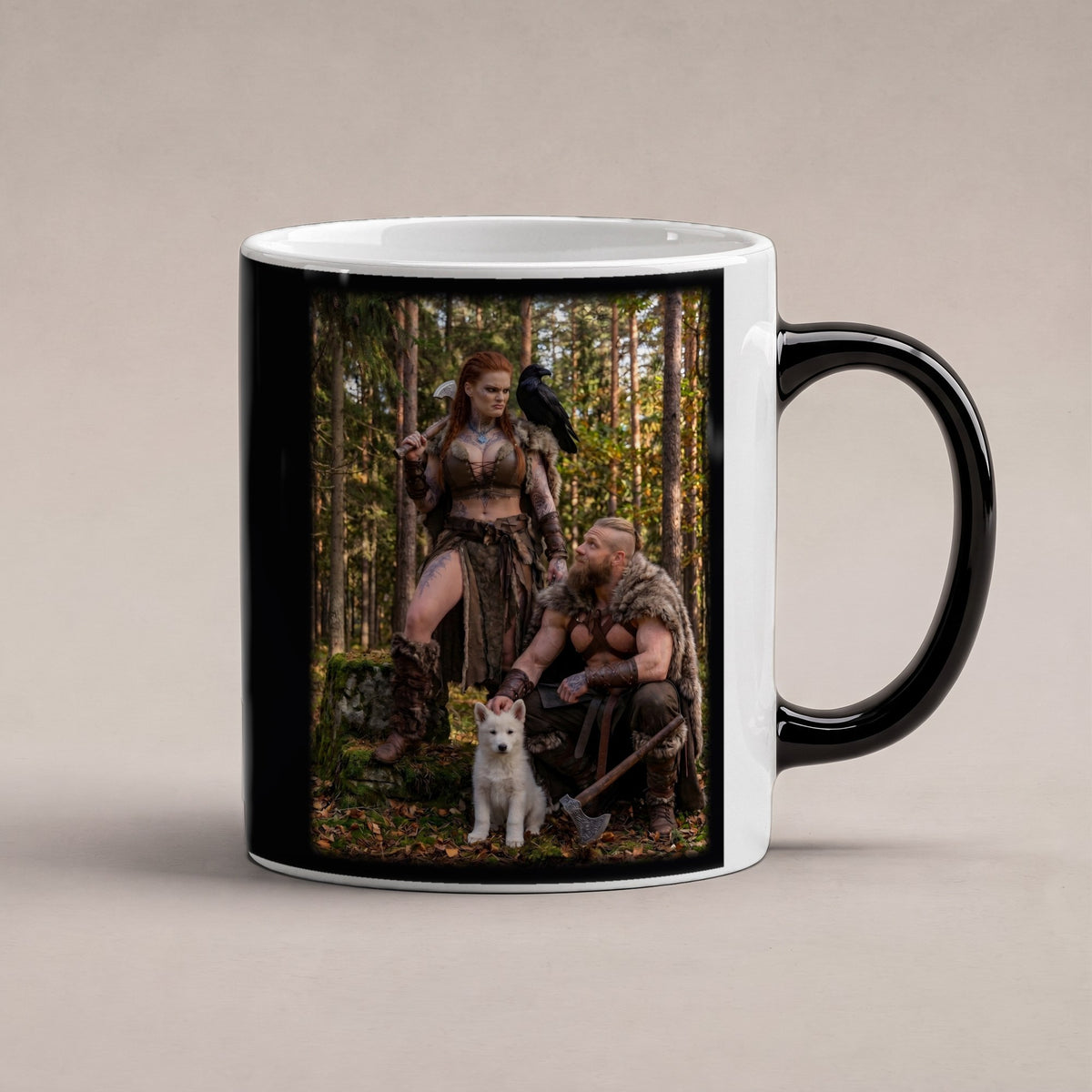 Rast am Moosstein – Black Edition Zaubertasse mit Motiv (heiß), freigestellt