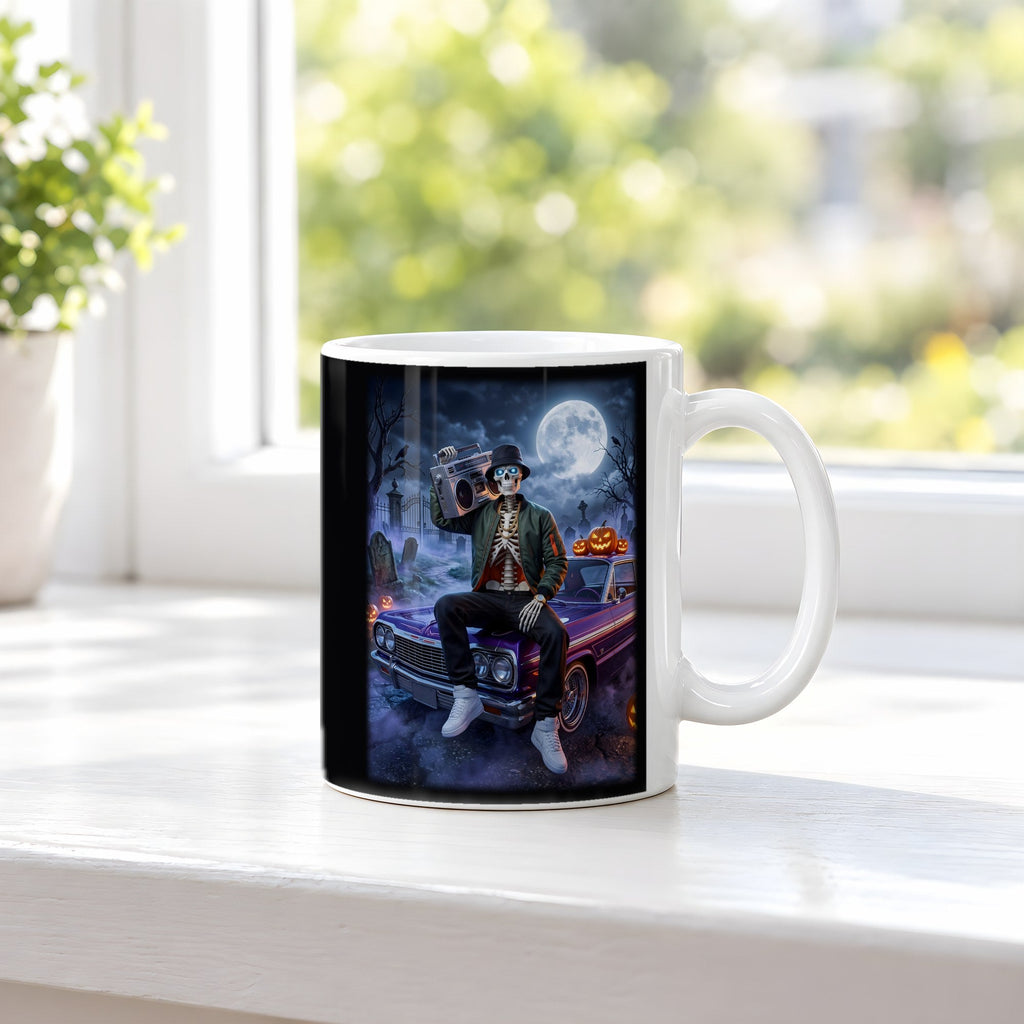 Der Lowrider – weiße Tasse, auf der Fensterbank