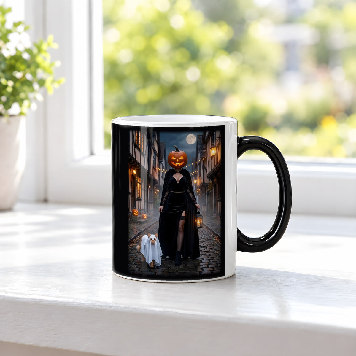 Die Laternenträgerin – Black Edition Zaubertasse mit Motiv (heiß), auf der Fensterbank