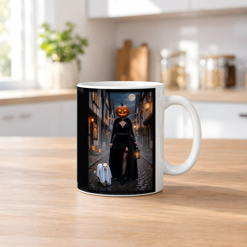 Die Laternenträgerin – weiße Tasse, auf dem Küchentresen