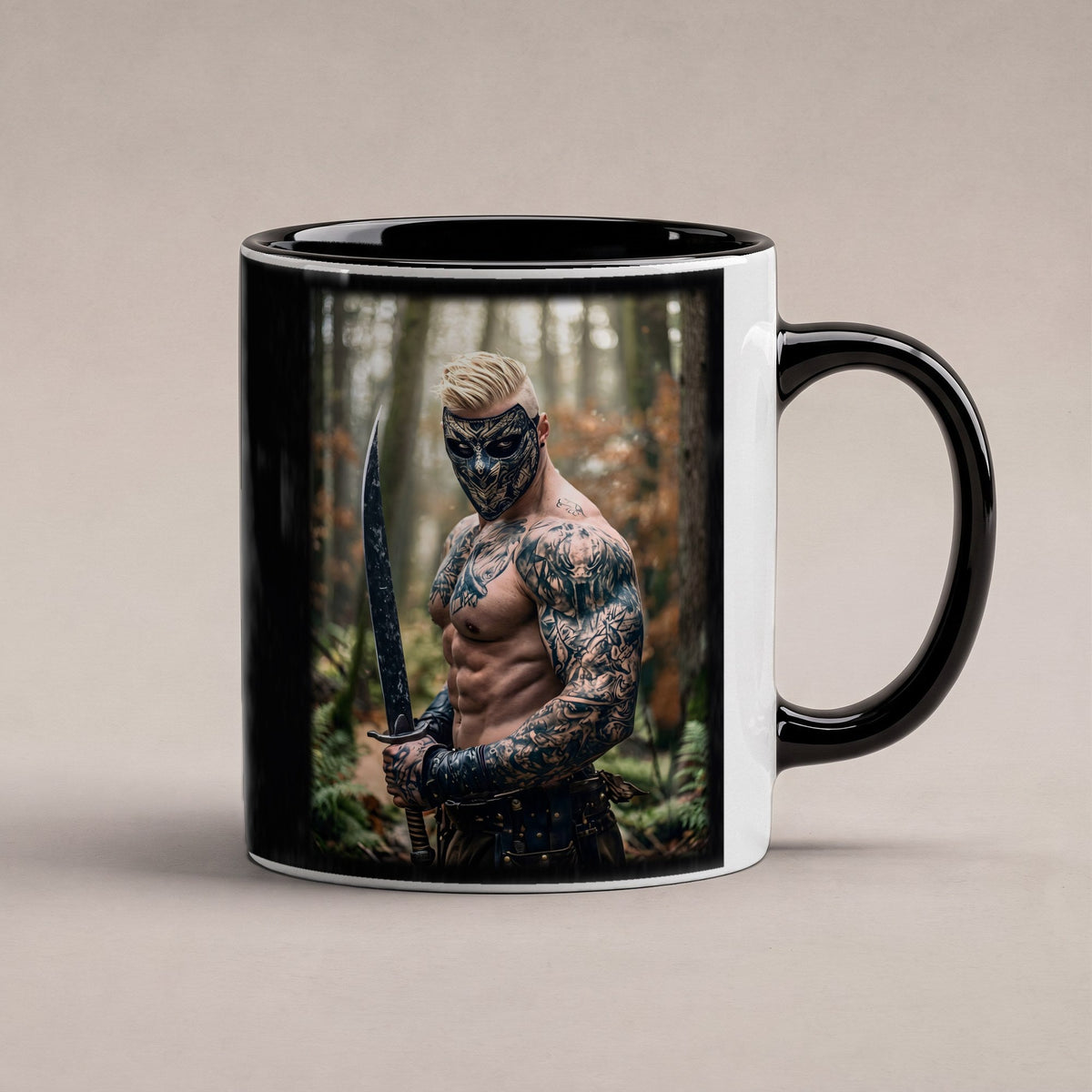 Der Maskenkrieger – Tasse innen schwarz, freigestellt
