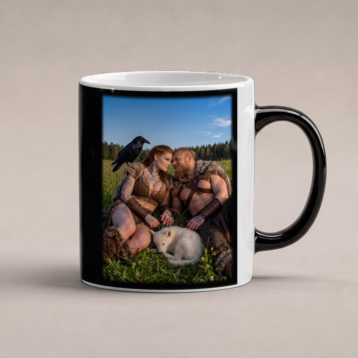 Mittsommer – Black Edition Zaubertasse mit Motiv (heiß), freigestellt