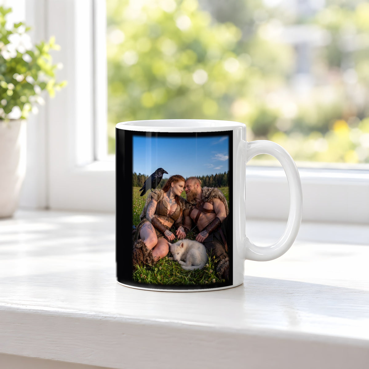Mittsommer – weiße Tasse, auf der Fensterbank
