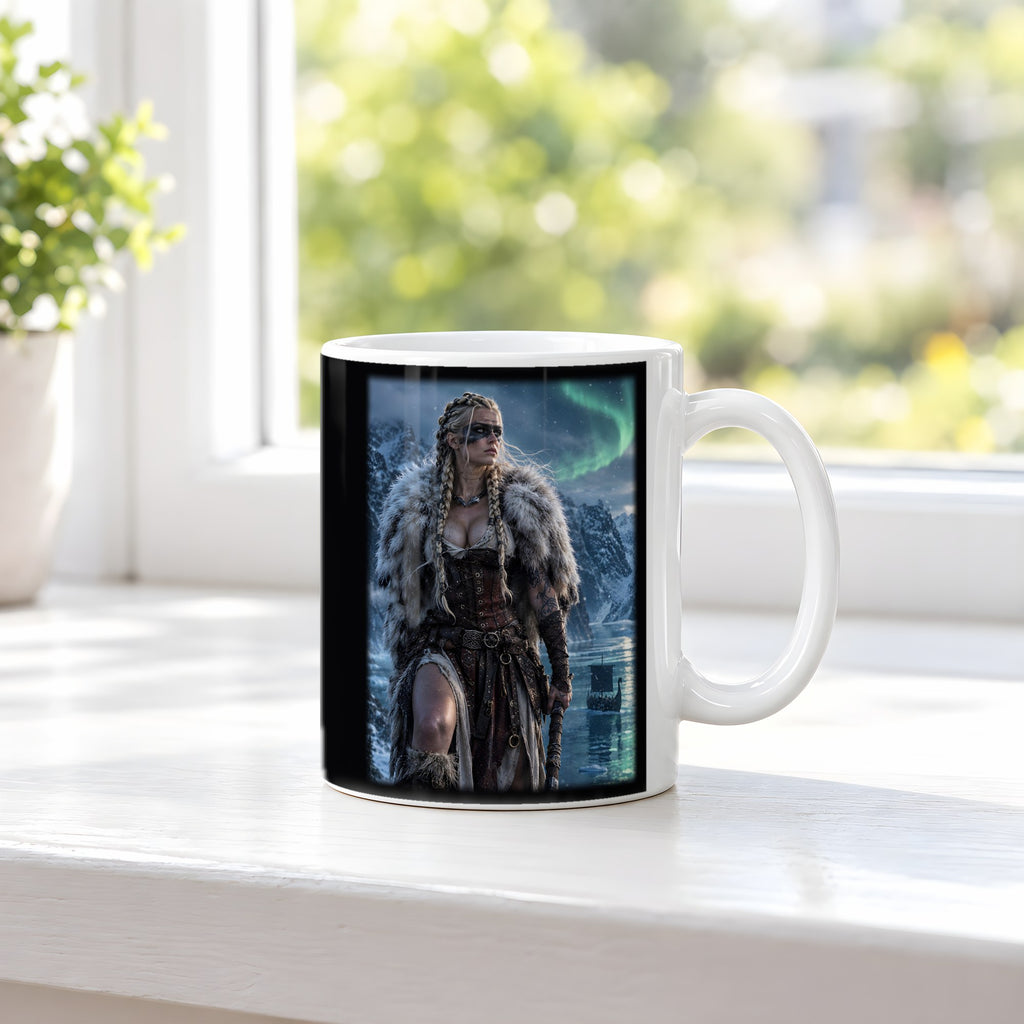 Die Nordlichtkriegerin – weiße Tasse, auf der Fensterbank