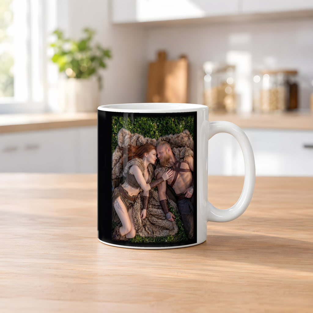 Nur wir zwei – weiße Tasse, auf dem Küchentresen