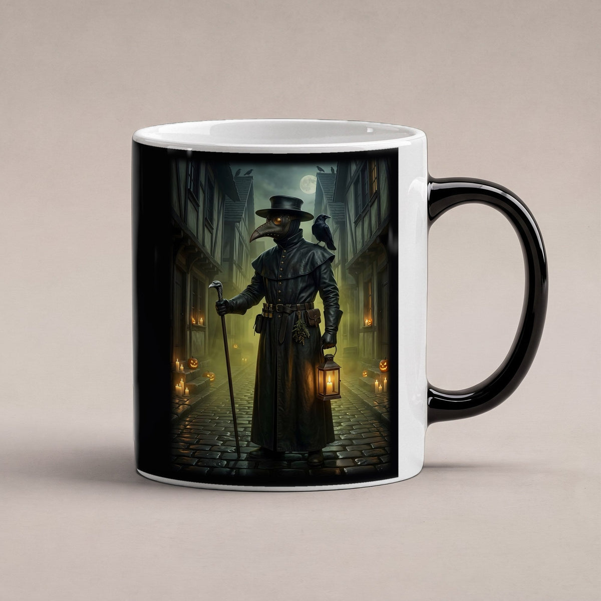 Der Pestdoktor – Black Edition Zaubertasse mit Motiv (heiß), freigestellt