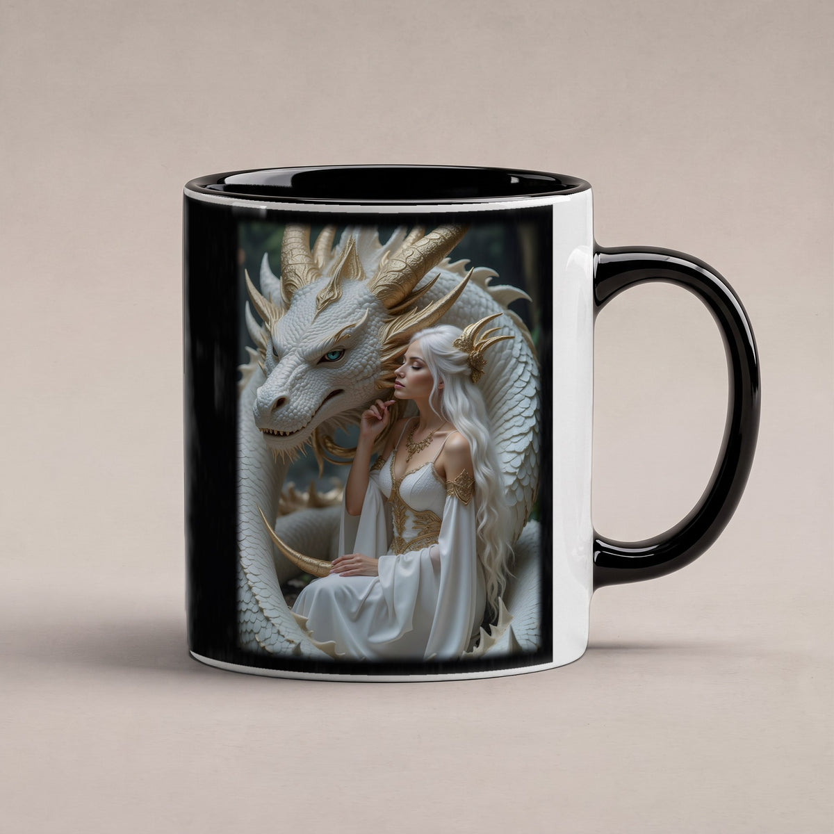 Die Perlenkönigin – Tasse innen schwarz, freigestellt