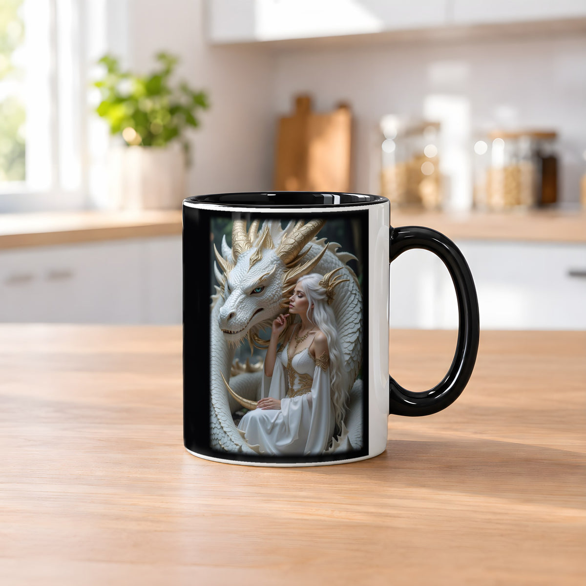 Die Perlenkönigin – Tasse innen schwarz, auf dem Küchentresen
