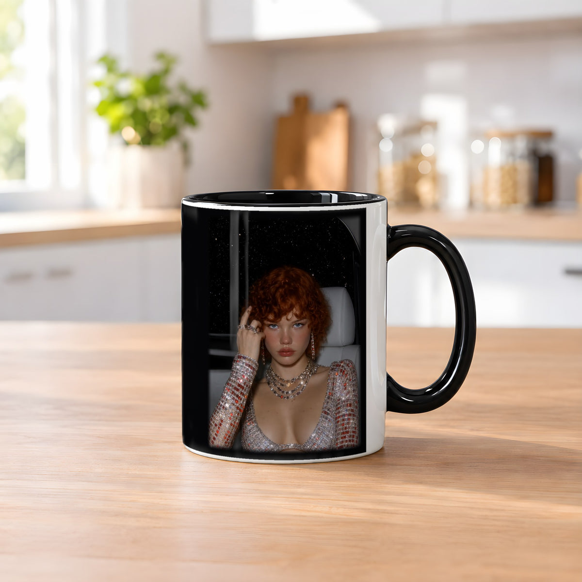 Perlmuttrausch – Tasse innen schwarz, auf dem Küchentresen