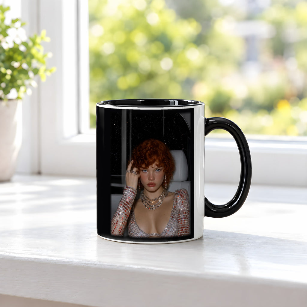 Perlmuttrausch – Tasse innen schwarz, auf der Fensterbank