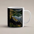Ruhe am Bergsee – weiße Tasse, freigestellt