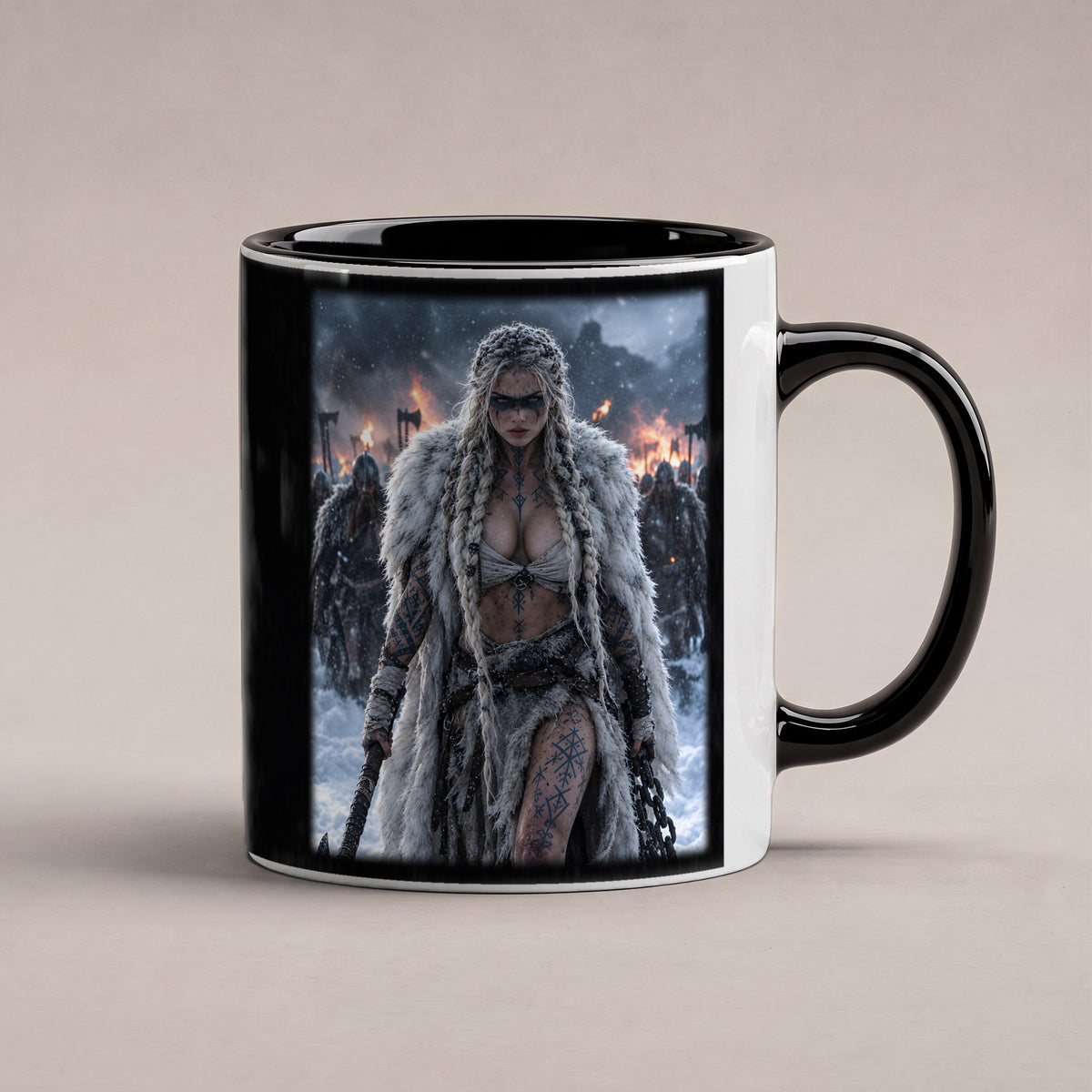 Die Rächerin – Tasse innen schwarz, freigestellt