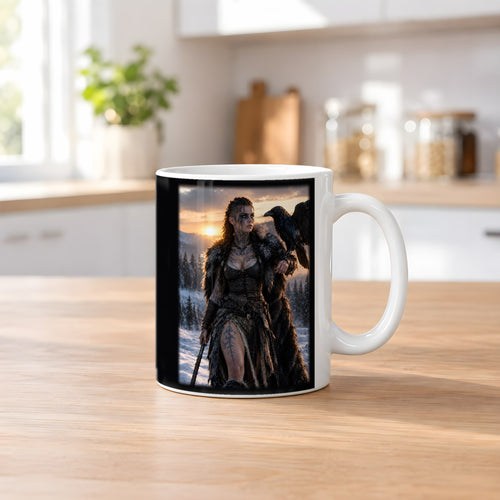 Die Rabenkriegerin – weiße Tasse, auf dem Küchentresen
