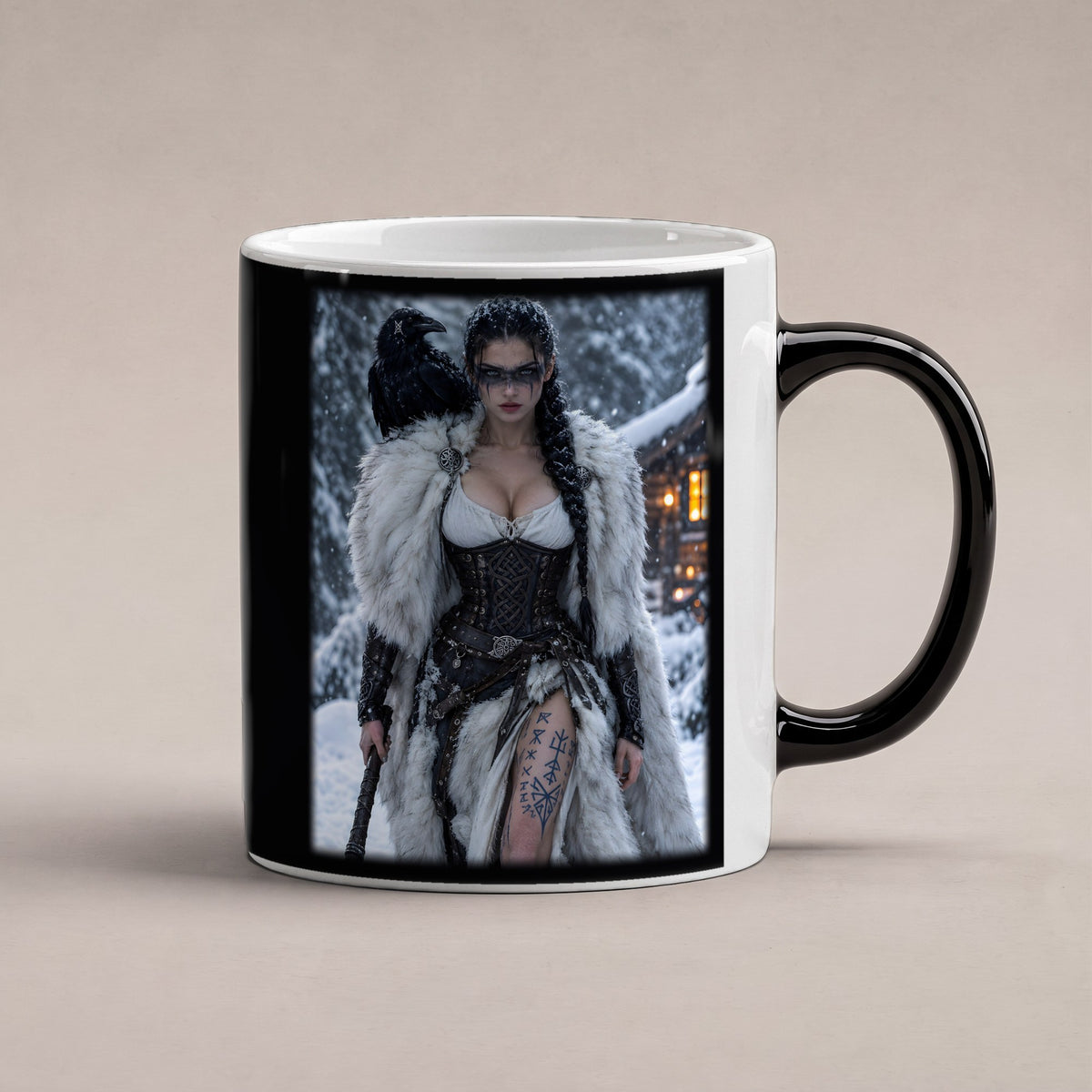 Die Rabenschildmaid – Black Edition Zaubertasse mit Motiv (heiß), freigestellt