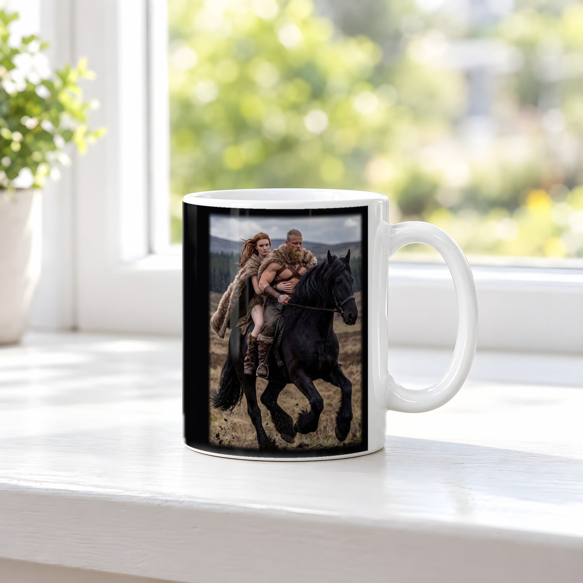 Ritt über die Heide – weiße Tasse, auf der Fensterbank