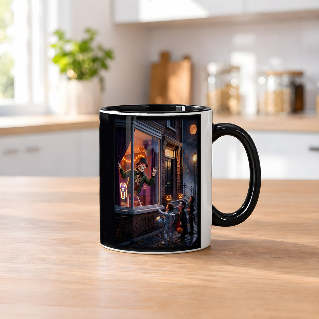 Süßes oder Saures – Tasse innen schwarz, auf dem Küchentresen