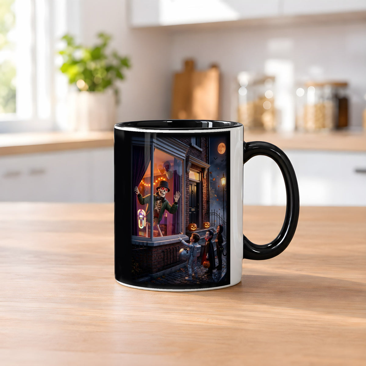 Süßes oder Saures – Tasse innen schwarz, auf dem Küchentresen