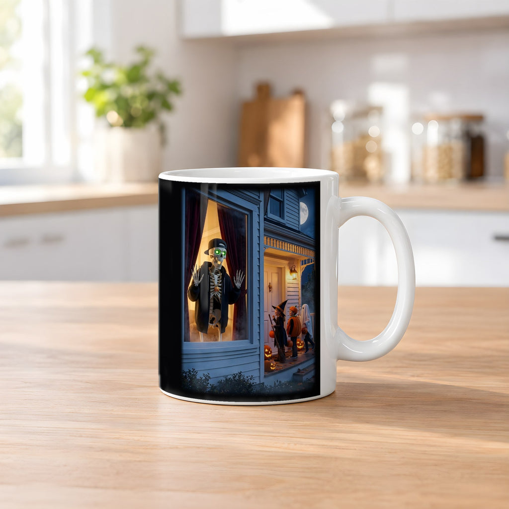 Der Fenstergast – weiße Tasse, auf dem Küchentresen