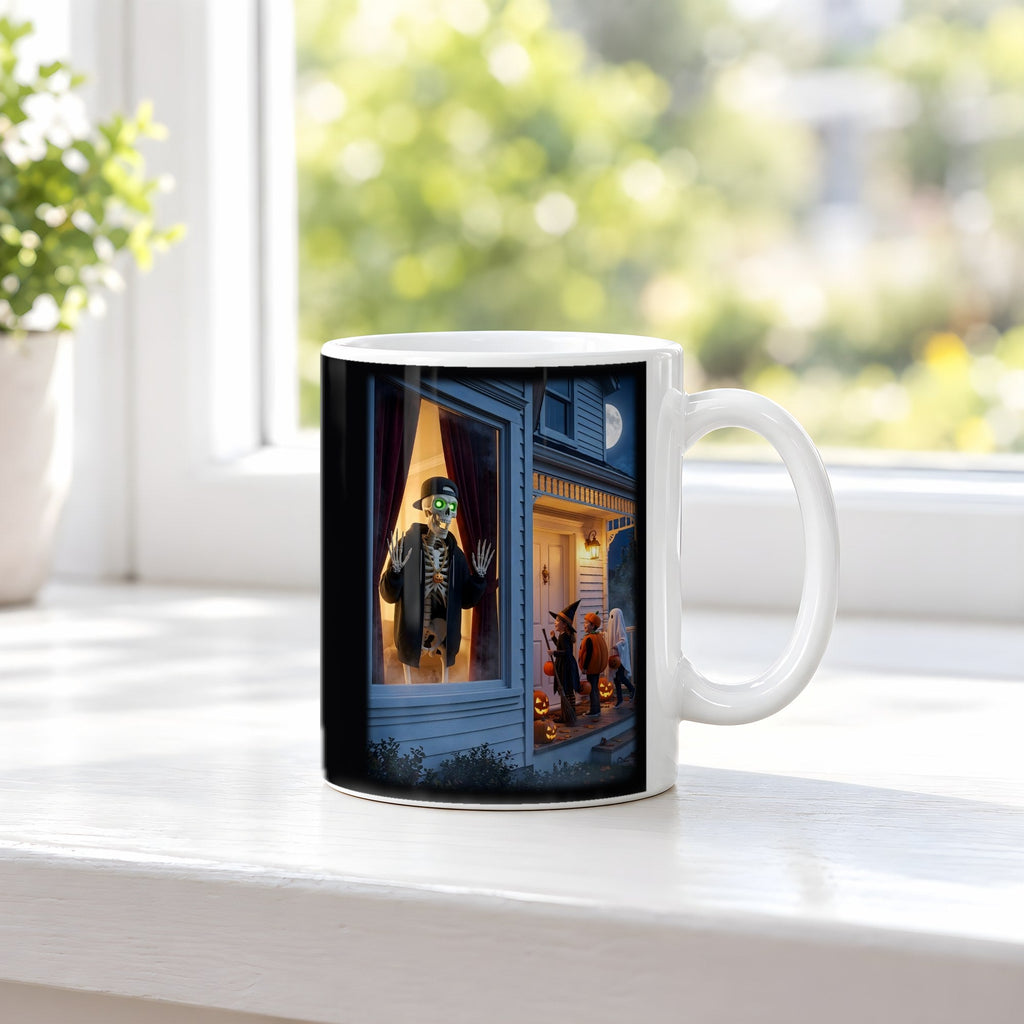 Der Fenstergast – weiße Tasse, auf der Fensterbank