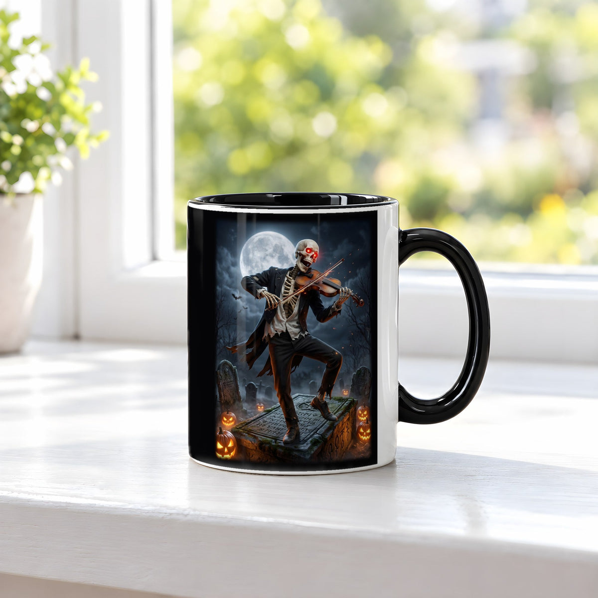 Der Geiger vom Friedhof – Tasse innen schwarz, auf der Fensterbank
