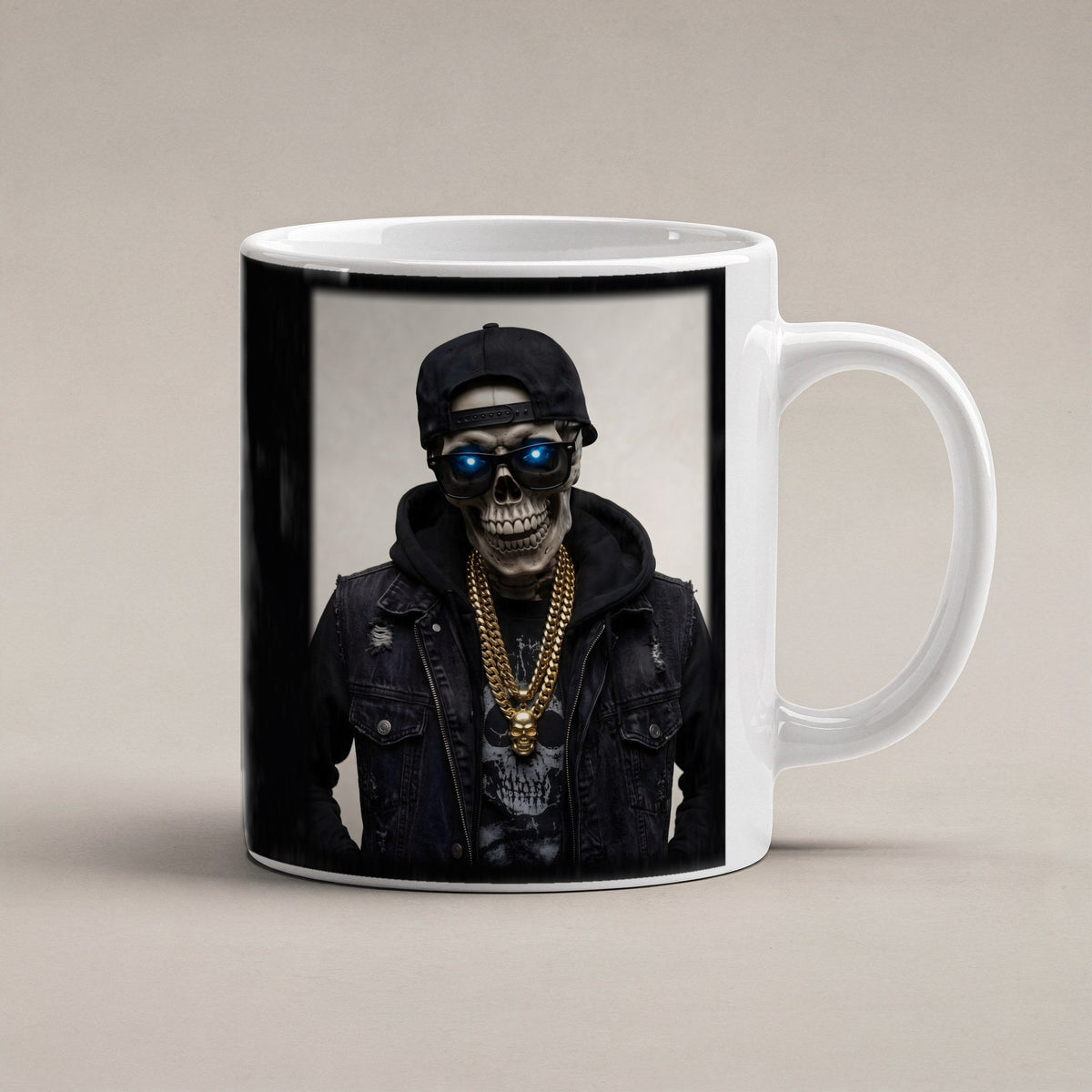 Das Gold-Skelett – weiße Tasse, freigestellt