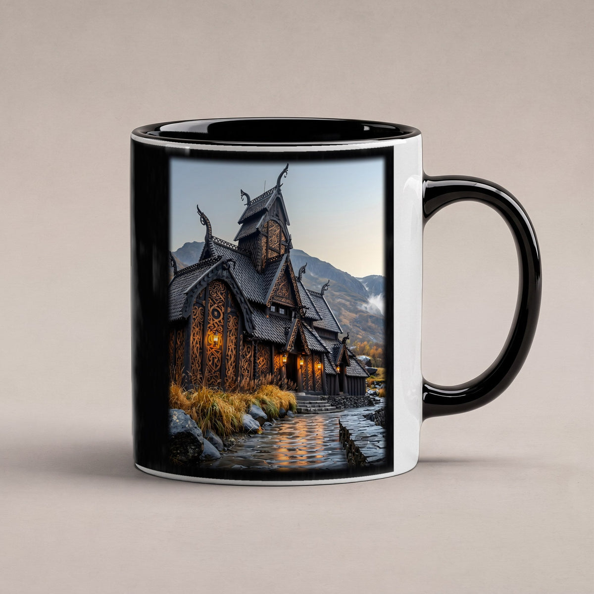 Stabkirche im Herbst – Tasse innen schwarz, freigestellt