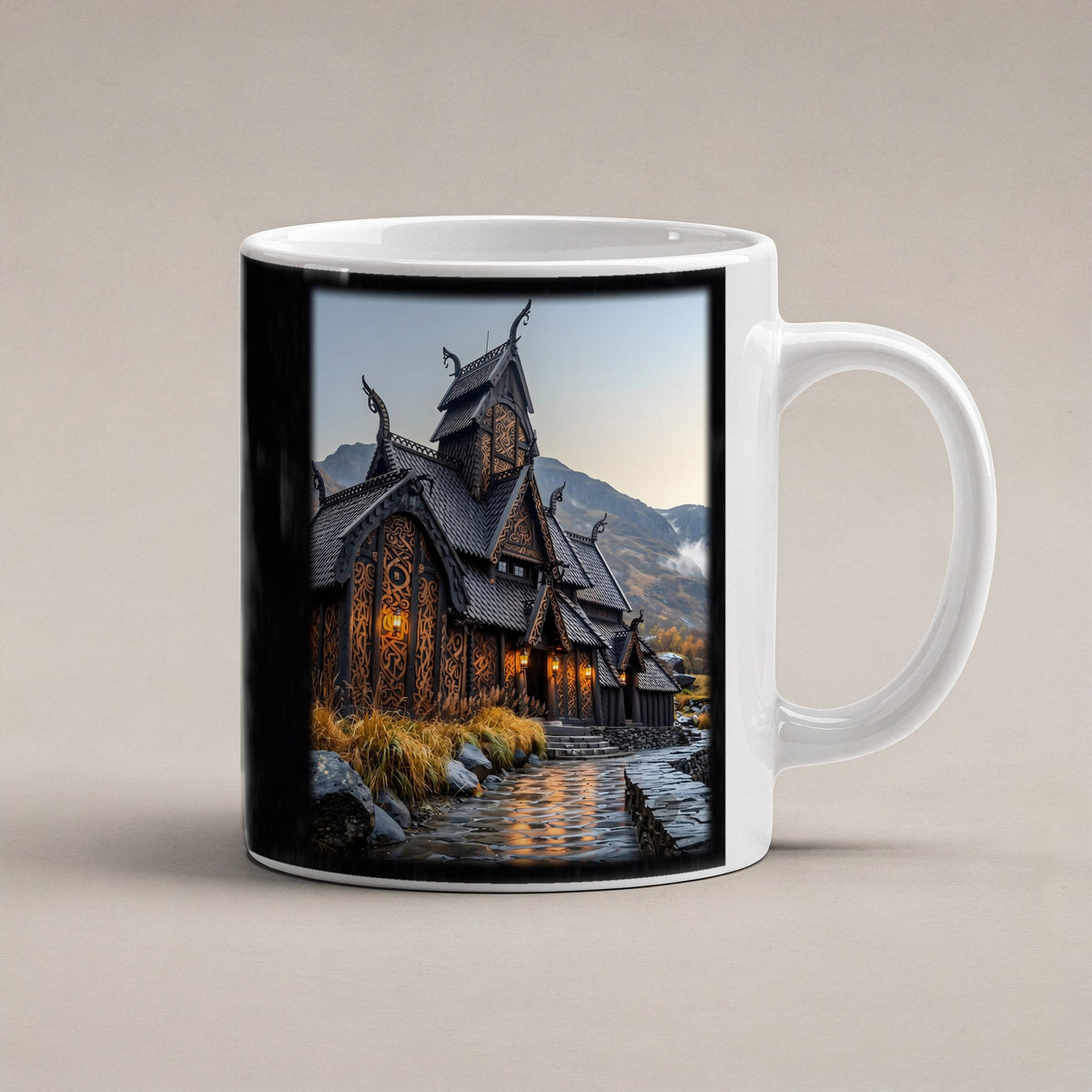 Stabkirche im Herbst – weiße Tasse, freigestellt