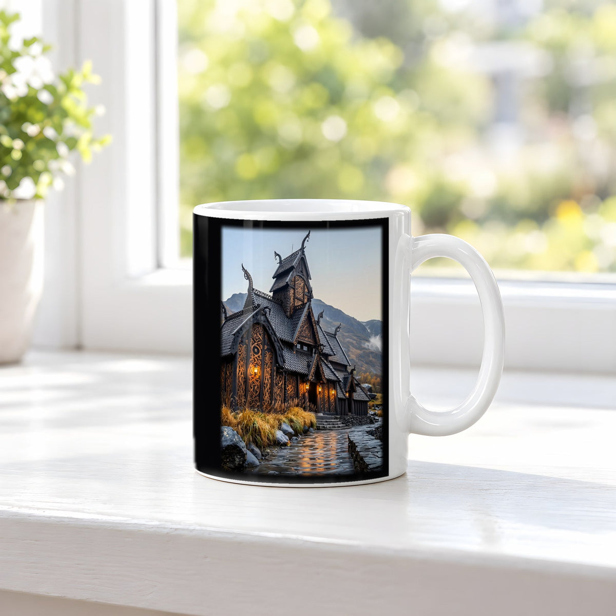 Stabkirche im Herbst – weiße Tasse, auf der Fensterbank