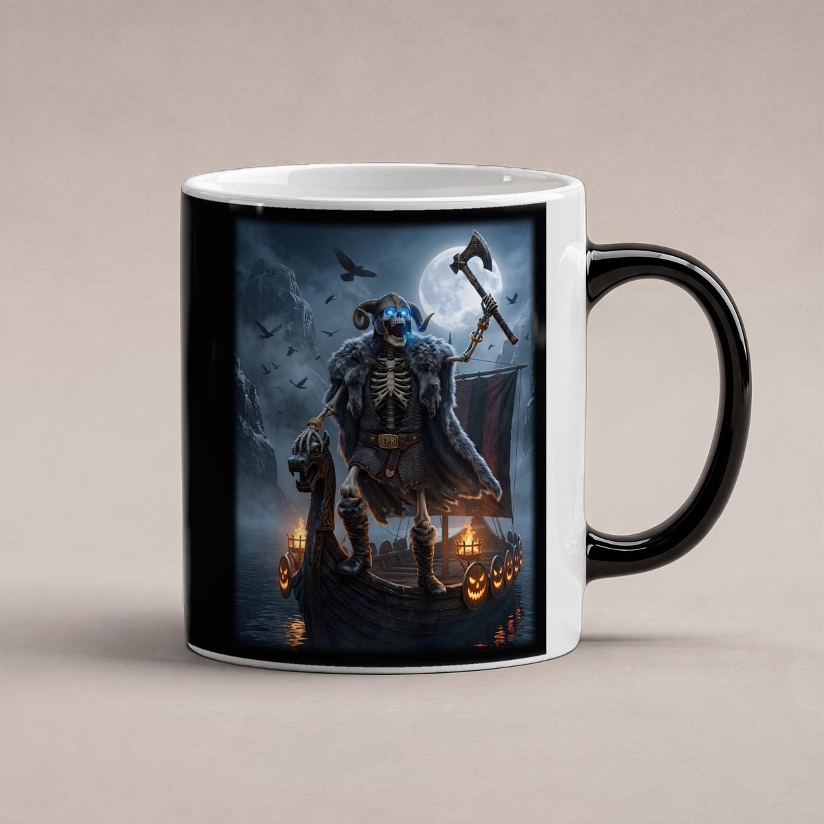Der Skelett-Jarl – Black Edition Zaubertasse mit Motiv (heiß), freigestellt