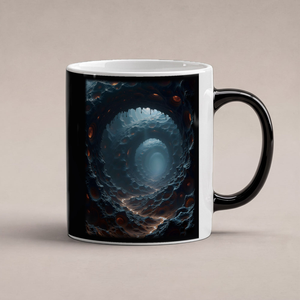 Der Schlund – Black Edition Zaubertasse mit Motiv (heiß), freigestellt