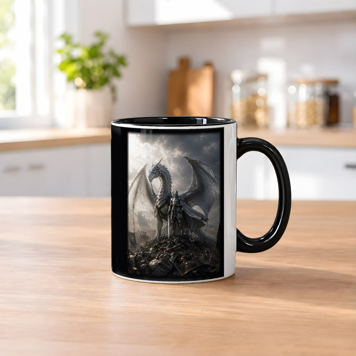 Der Silberritter – Tasse innen schwarz, auf dem Küchentresen