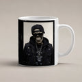 Das Silber-Skelett – weiße Tasse, freigestellt