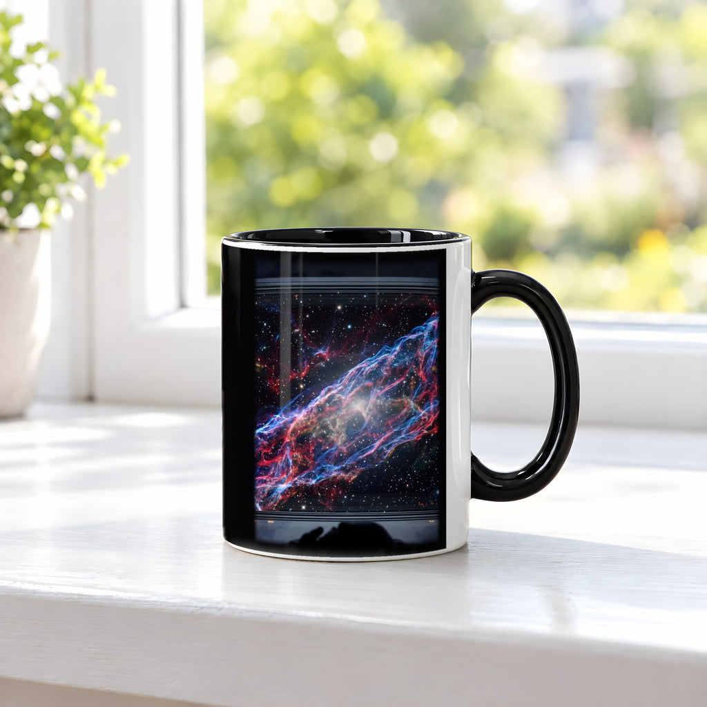 Der Schleiernebel – Tasse innen schwarz, auf der Fensterbank