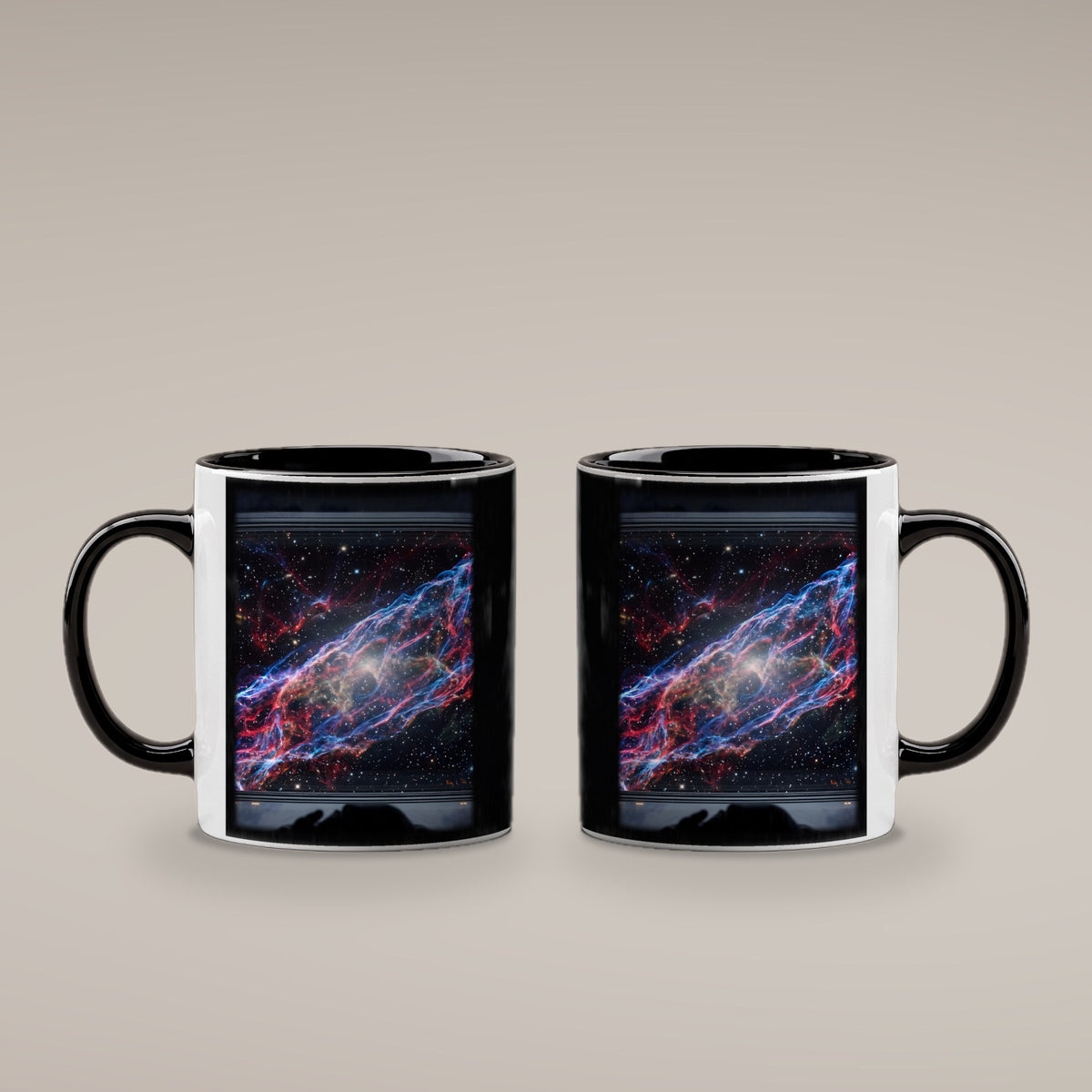 Der Schleiernebel – Tasse innen schwarz, beide Seiten bedruckt