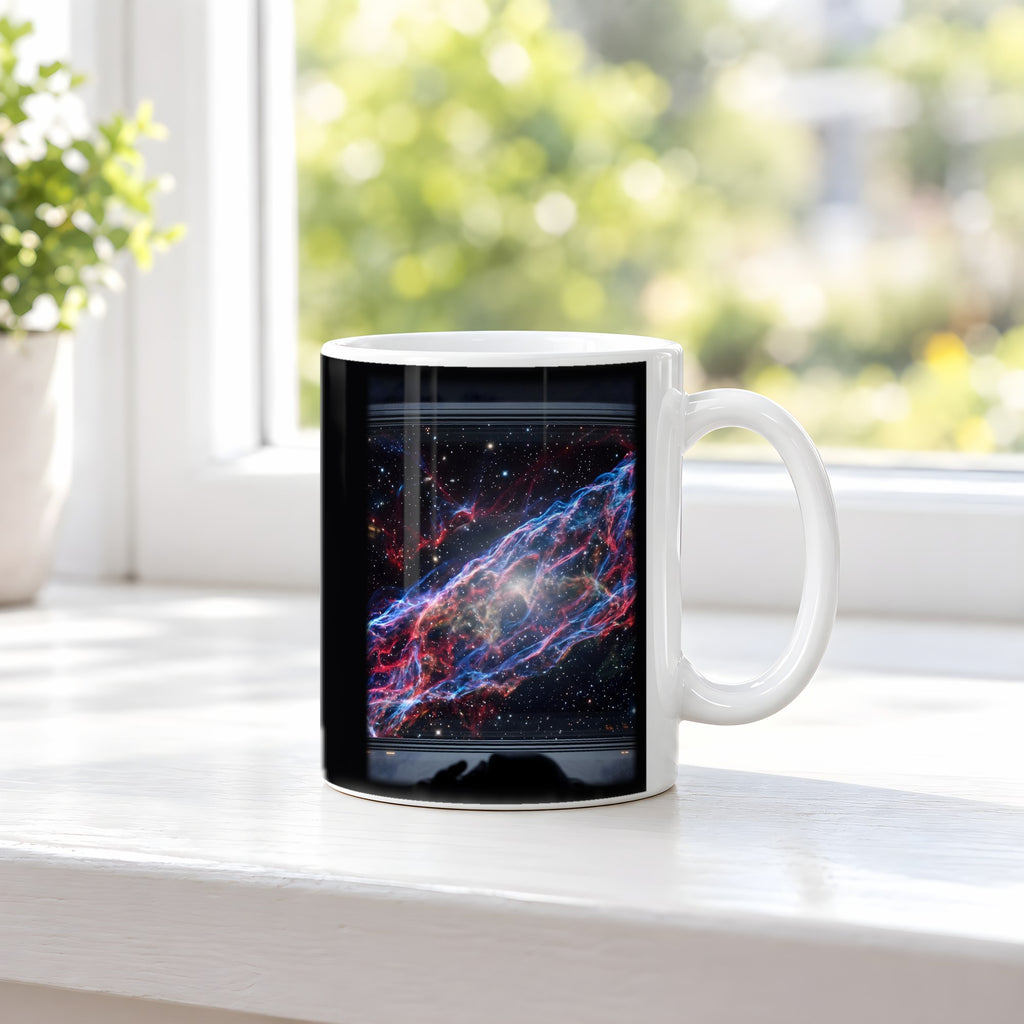 Der Schleiernebel – weiße Tasse, auf der Fensterbank