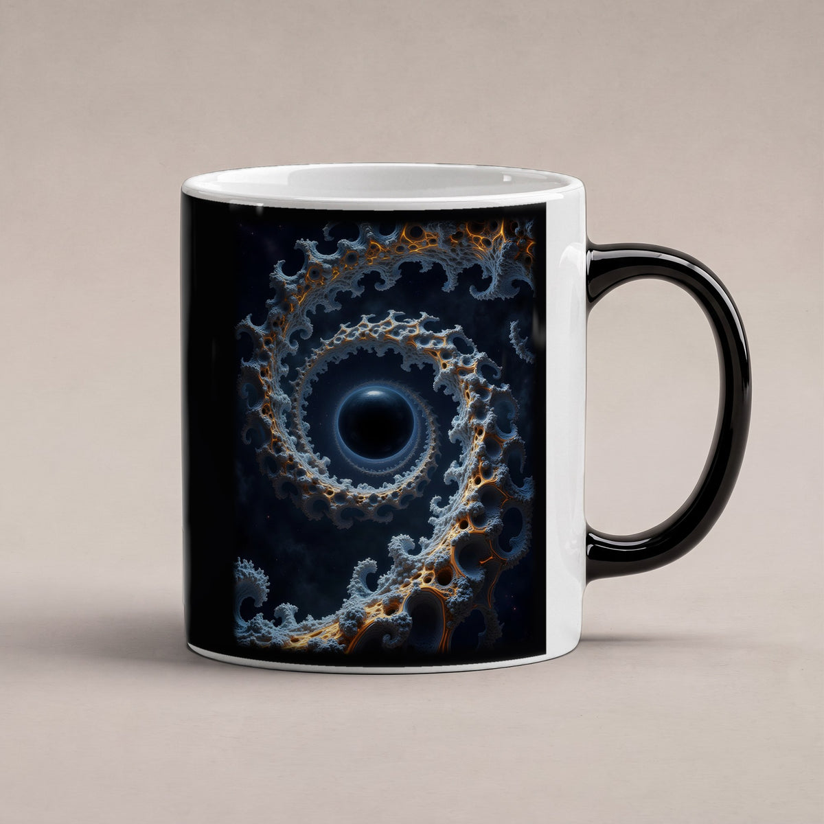 Die Spirale – Black Edition Zaubertasse mit Motiv (heiß), freigestellt