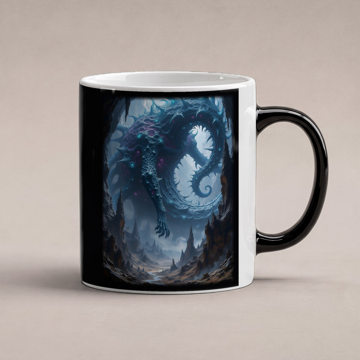 Die Scherbenschlange – Black Edition Zaubertasse mit Motiv (heiß), freigestellt