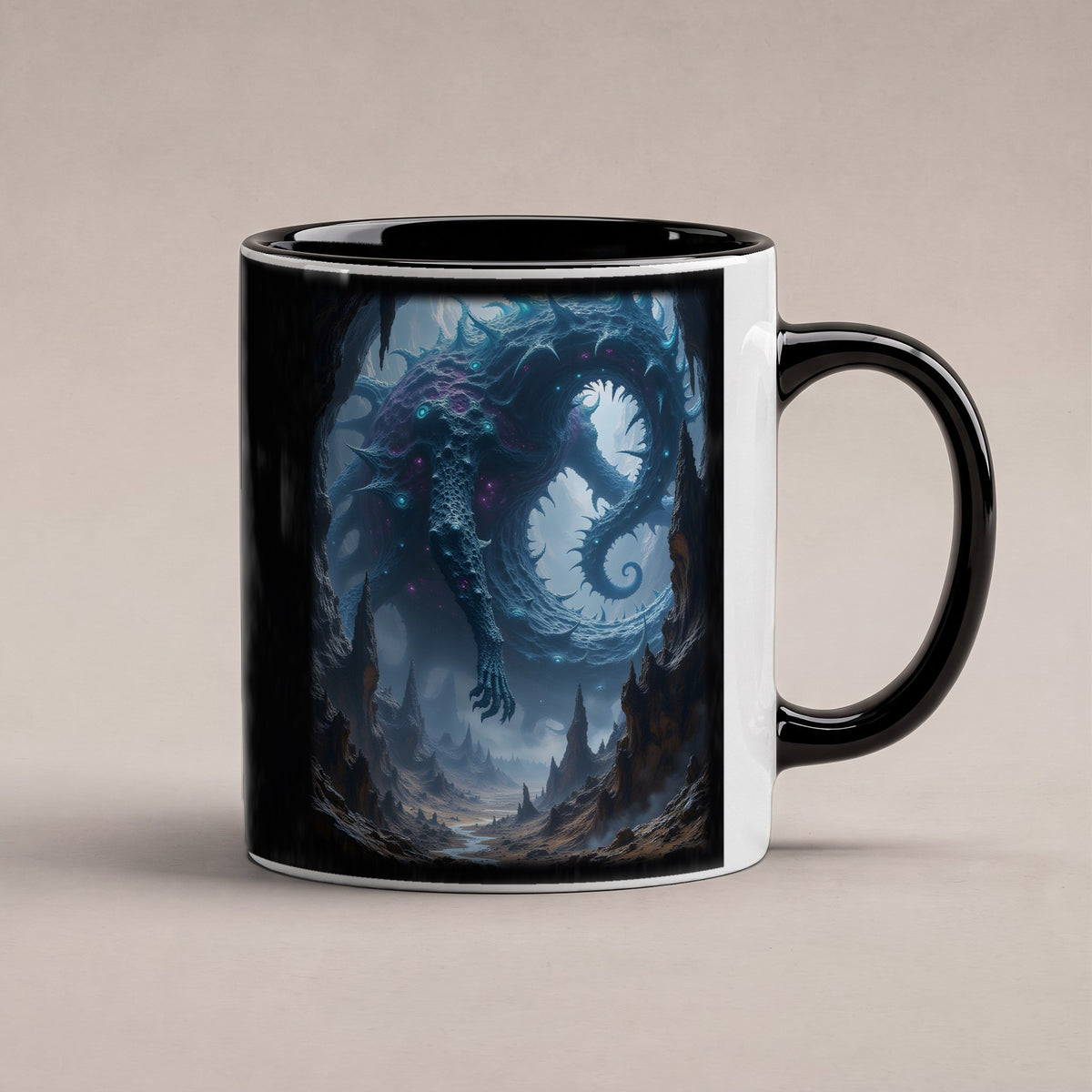 Die Scherbenschlange – Tasse innen schwarz, freigestellt