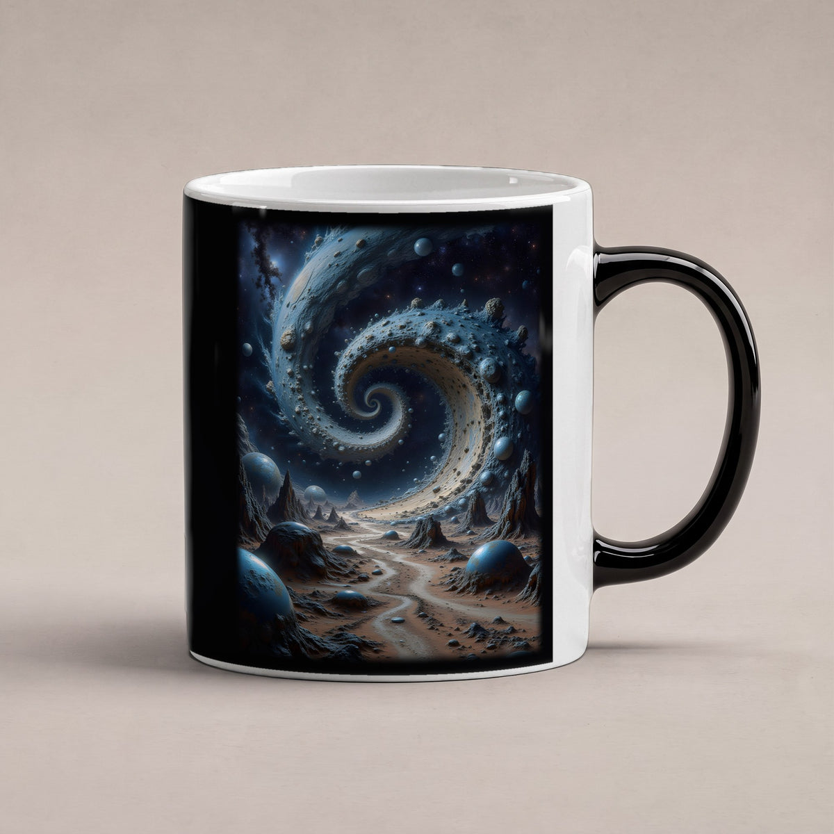 Der Sternenstrudel – Black Edition Zaubertasse mit Motiv (heiß), freigestellt