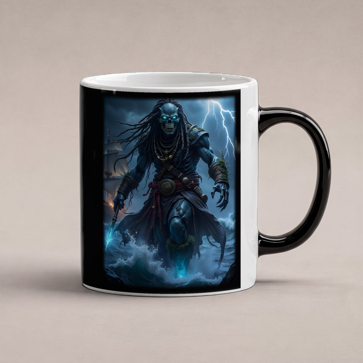 Der Sturmkapitän – Black Edition Zaubertasse mit Motiv (heiß), freigestellt