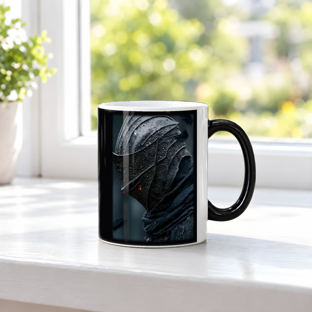 Tränen des Schwarzen Ritters – Black Edition Zaubertasse mit Motiv (heiß), auf der Fensterbank