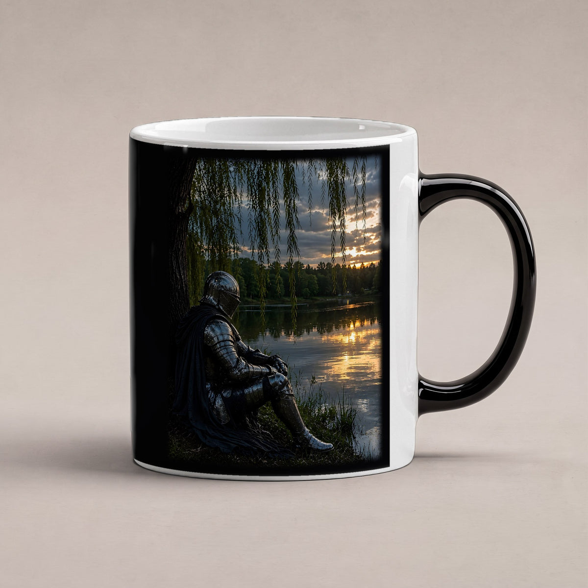 Unter der Weide – Black Edition Zaubertasse mit Motiv (heiß), freigestellt