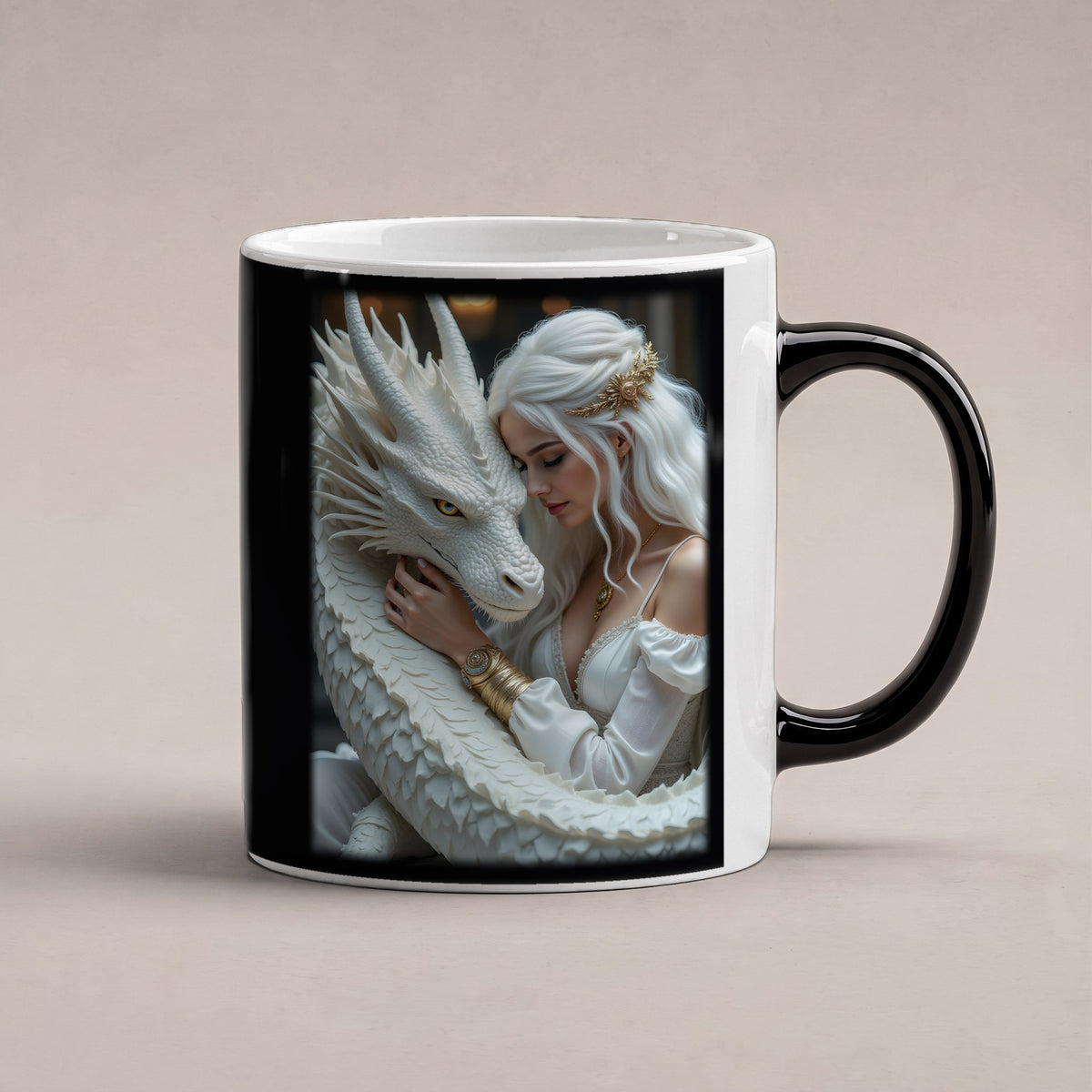 Die Umarmung – Black Edition Zaubertasse mit Motiv (heiß), freigestellt