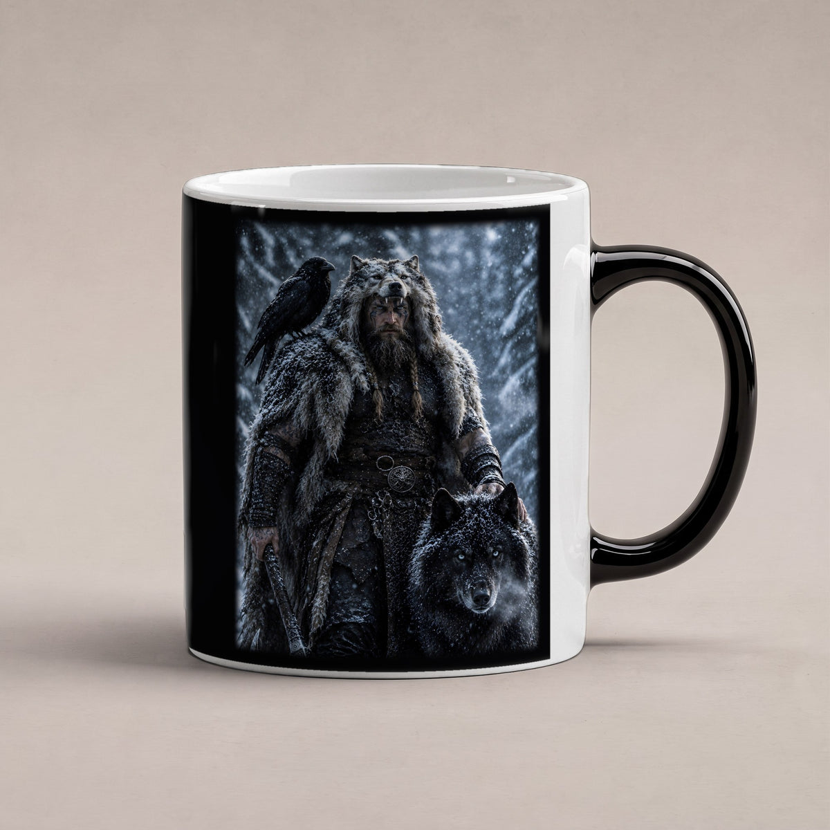 Der Wolfsbruder – Black Edition Zaubertasse mit Motiv (heiß), freigestellt