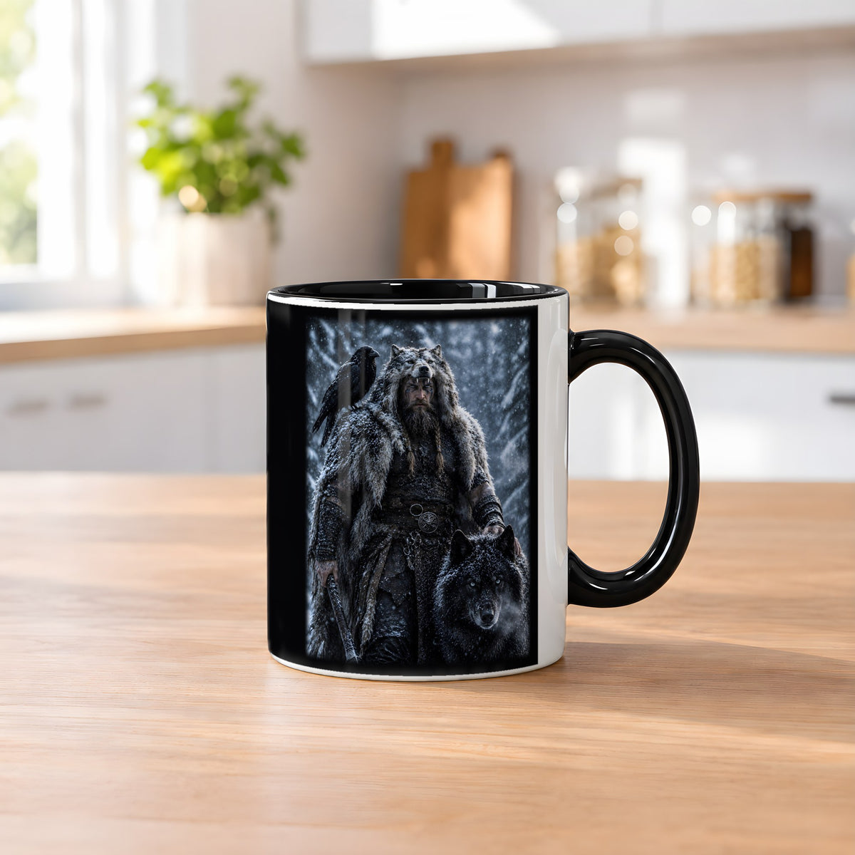 Der Wolfsbruder – Tasse innen schwarz, auf dem Küchentresen