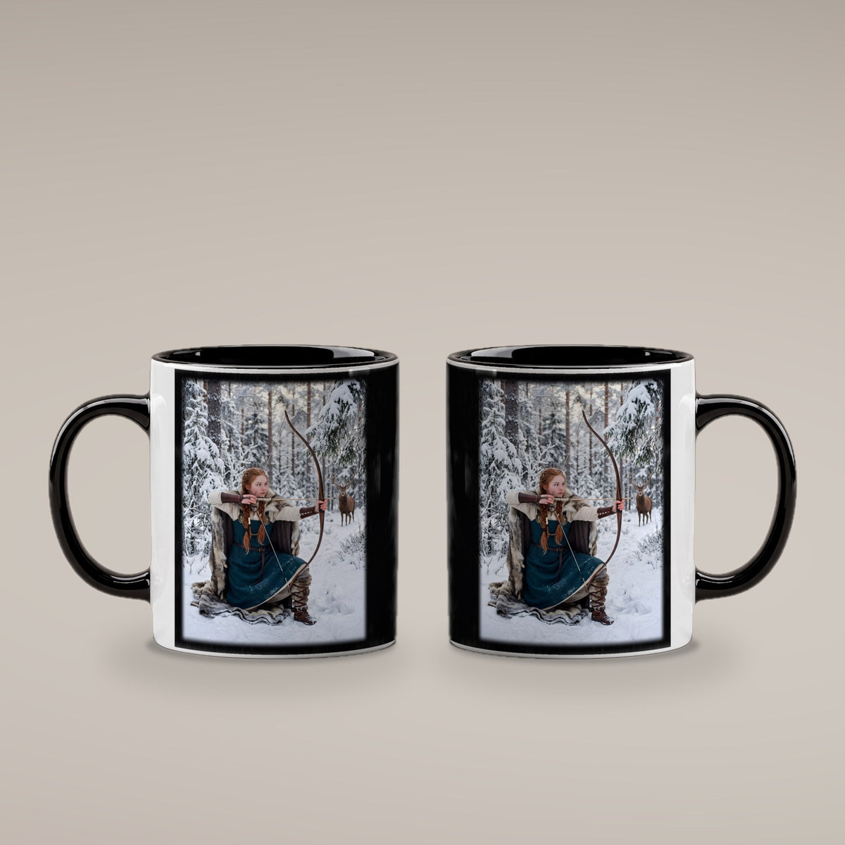 Die Winterjägerin – Tasse innen schwarz, beide Seiten bedruckt