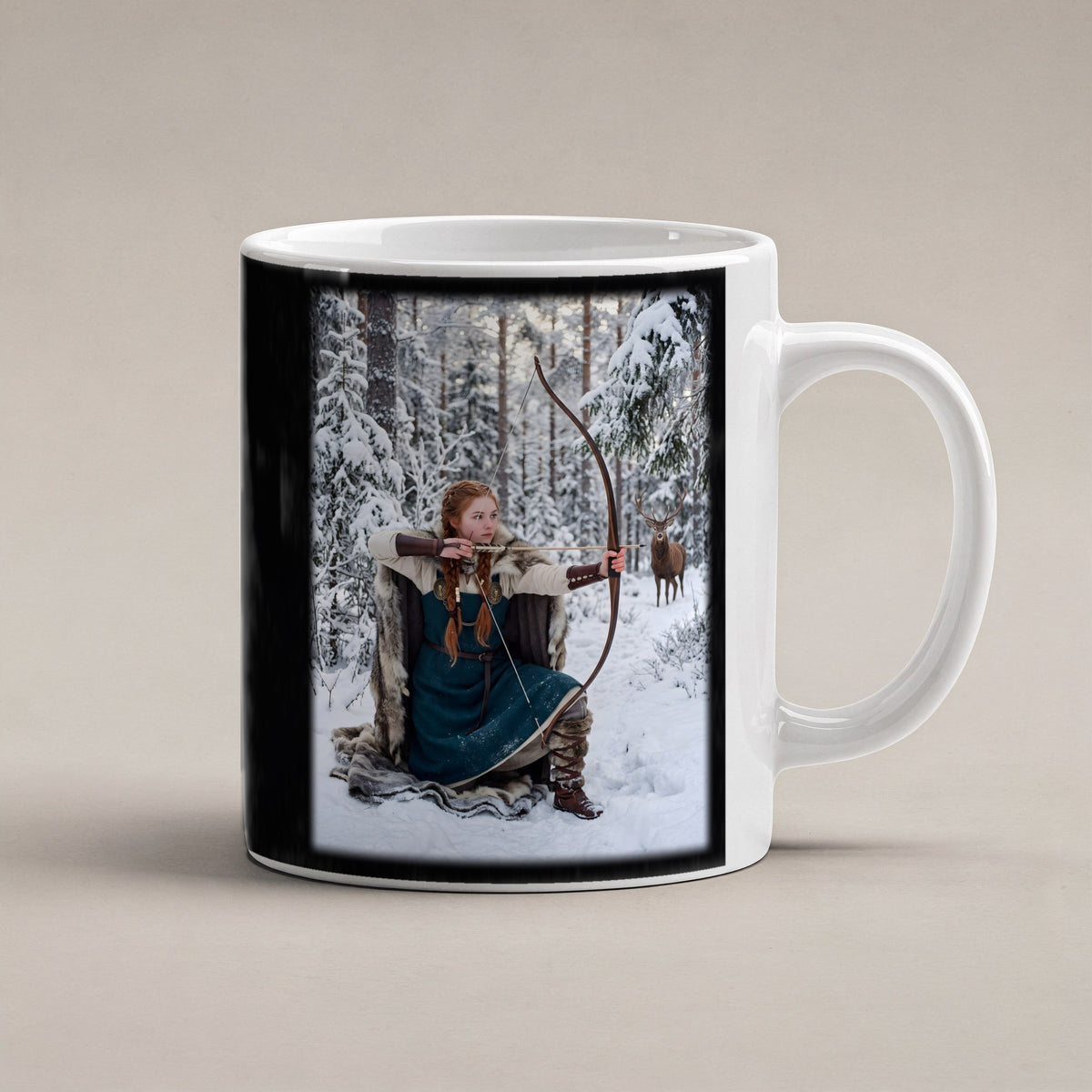 Die Winterjägerin – weiße Tasse, freigestellt