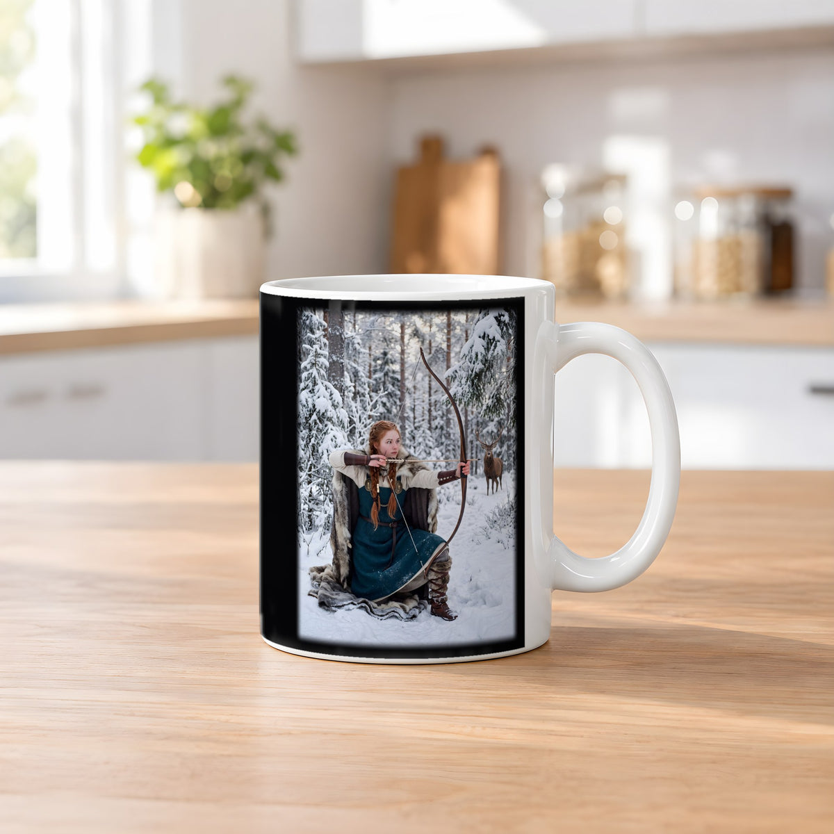 Die Winterjägerin – weiße Tasse, auf dem Küchentresen