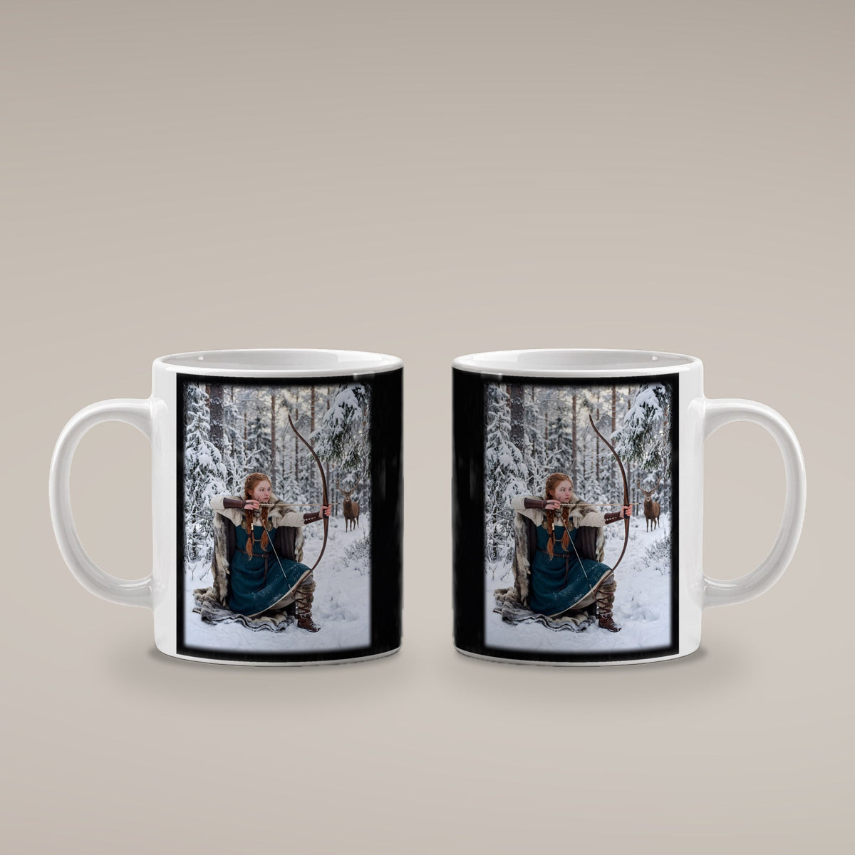 Die Winterjägerin – weiße Tasse, beide Seiten bedruckt