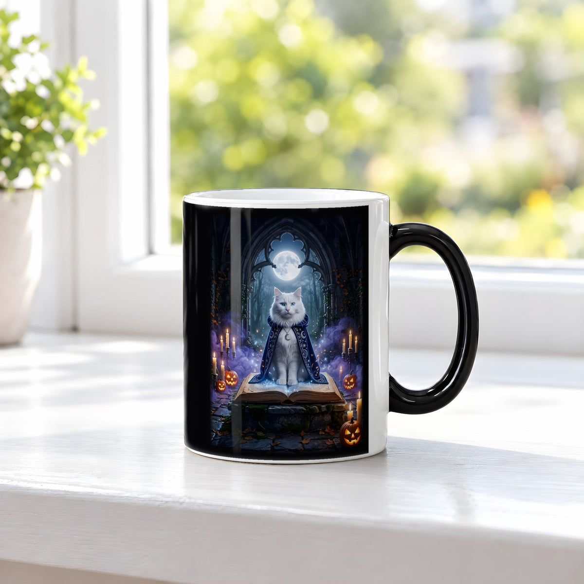 Der Zauberkater – Black Edition Zaubertasse mit Motiv (heiß), auf der Fensterbank